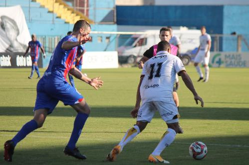 Brusque e Concórdia empatam sem gols em jogo com expulsão de goleiro