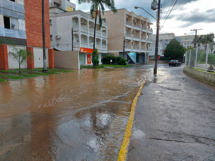 Rua José Gaidzinski, no Pio Corrêa  / Foto: Denis Luciano  / 4oito