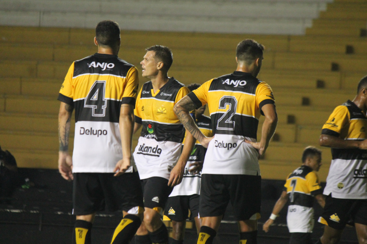 Tigre sofreu o empate com um a mais em campo (Foto: Celso da Luz / Criciúma EC)