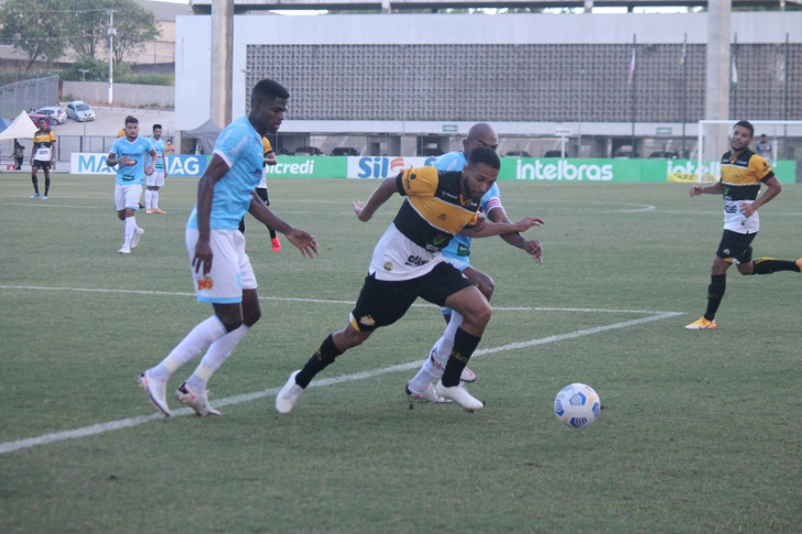 Gabriel Silva tem jogado de costas para a marcação (Foto: Celso da Luz / Criciúma EC)