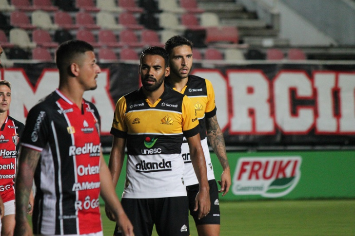 Adenilson foi titular em grande parte do Catarinense deste ano (Foto: Celso da Luz / Criciúma EC)