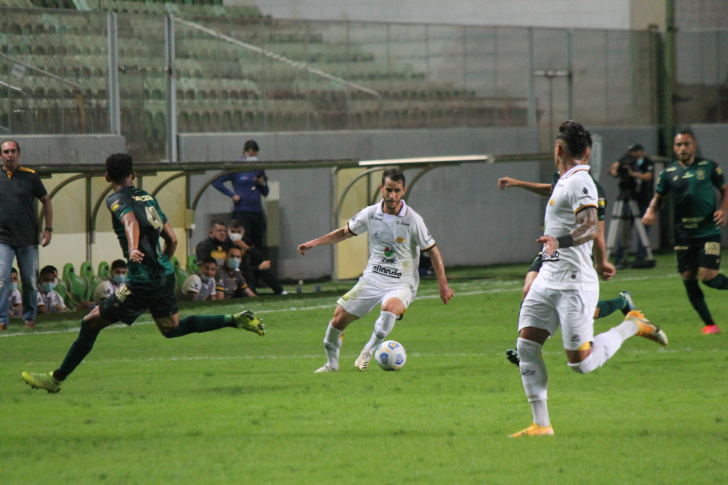 Fellipe Mateus em campo contra o América Mineiro (Foto: Celso da Luz / Criciúma EC)