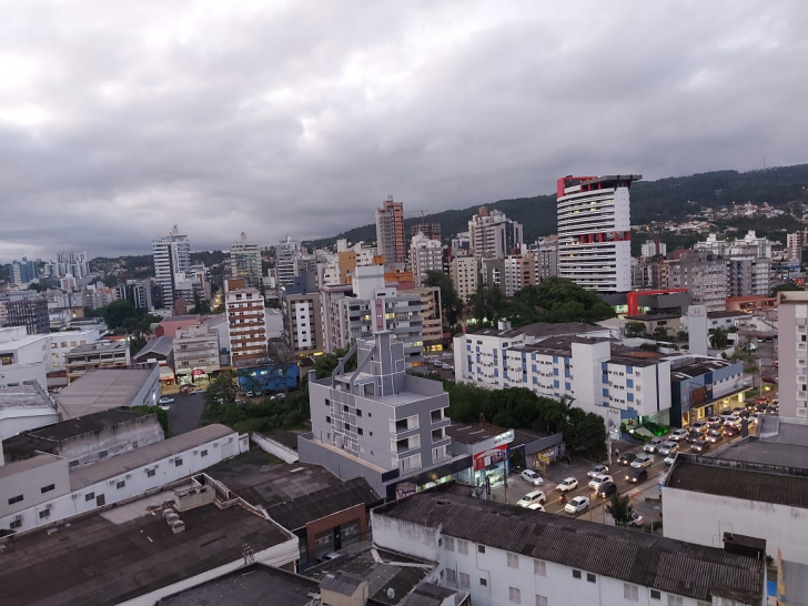 Tarde nublada de segunda em Criciúma / Foto: Denis Luciano / 4oito