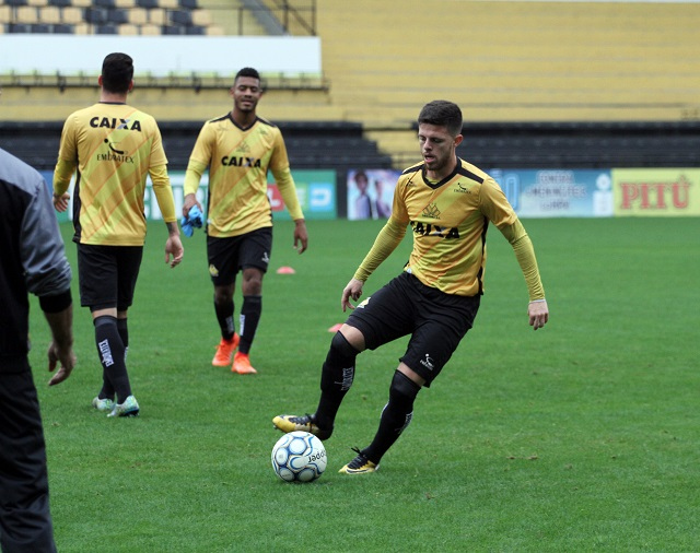 Com Marlon Freitas fora da próxima rodada, Eduardo deve voltar ao time titular / Foto: Daniel Búrigo/Arquivo/A Tribuna