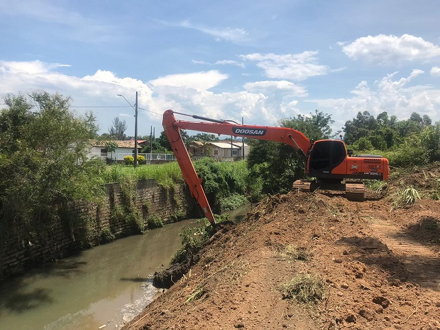 Obra faz parte da canalização do Rio Criciúma, que avança pela cidade / Foto: Arquivo / 4oito