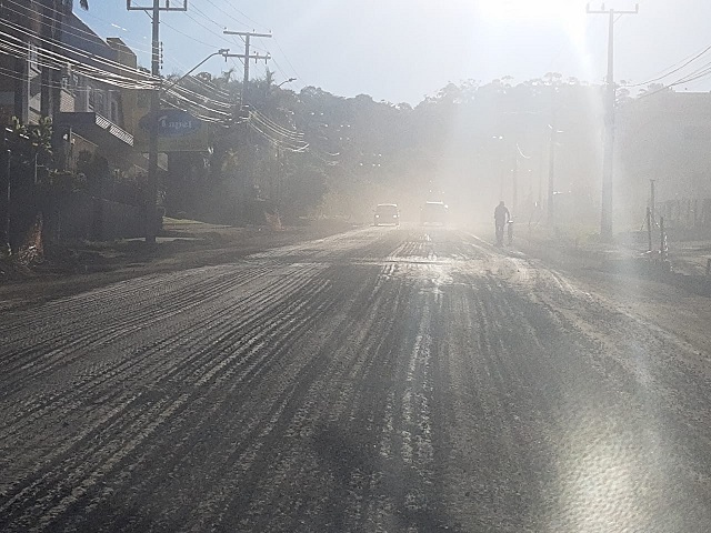 Obras chegaram à Avenida Imigrantes Poloneses. Fotos: Marciano Bortolin/4oito