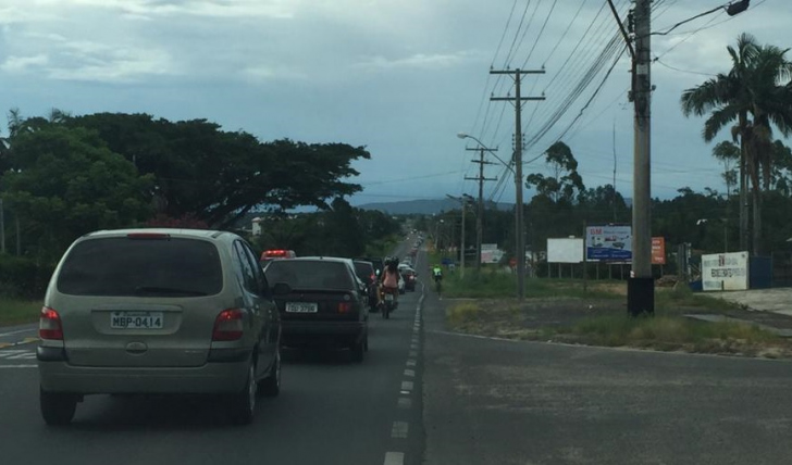 Trânsito na Rodovia Paulino Búrigo depois das 17h30min deste domingo / Foto: Taize Pizoni / Especial