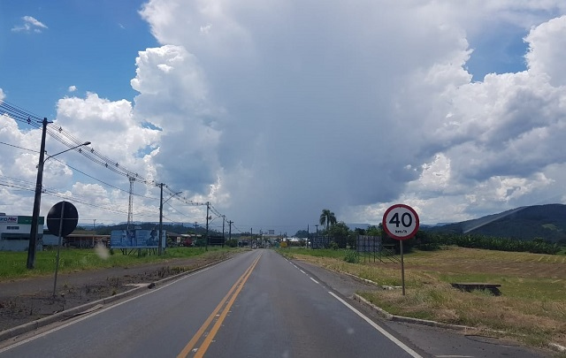 Chuva chegando em Morro Grande nesta tarde / Fotos: Luiz Dal Toé / Divulgação