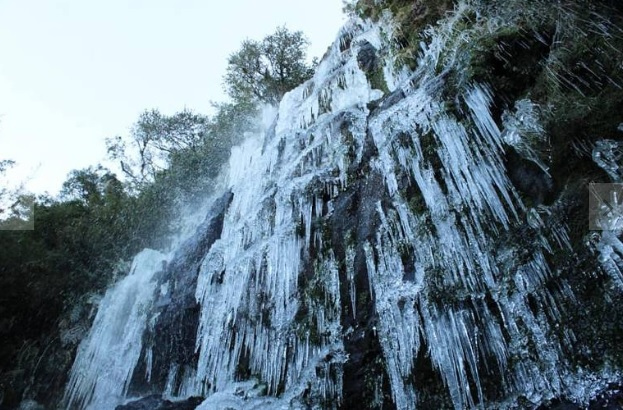 Cascata congelada em Urupema / Divulgação