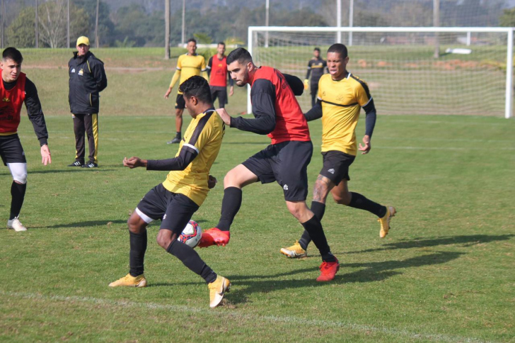 Treinos foram fechados à imprensa na véspera da partida (Foto: Celso da Luz / Criciúma EC)