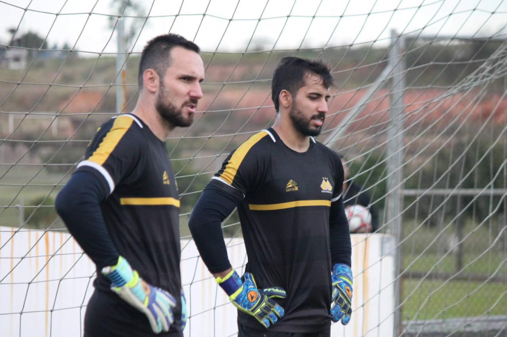 Roberto Volpato ou Alisson contra o São José? (Foto: Celso da Luz / Criciúma EC)