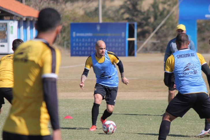 Silvinho deve retornar ao time titular (Foto: Celso da Luz / Criciúma EC)