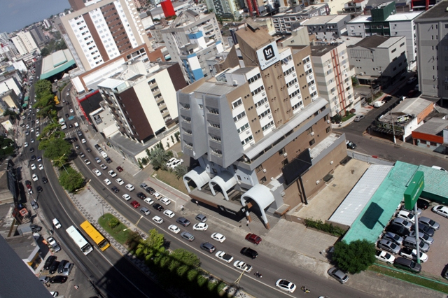 Centenário vai receber uma ciclovia com 10 quilômetros em seu canteiro central / Arquivo / 4oito