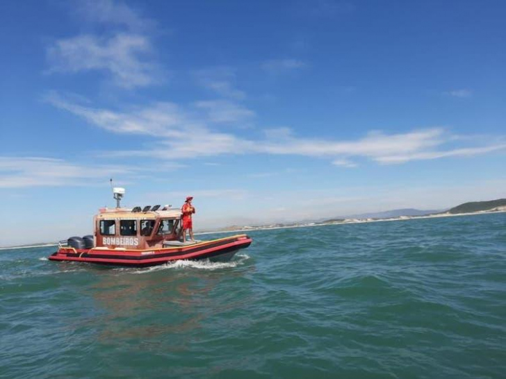 As buscas pelos bombeiros de Laguna estenderam-se de Garopaba até Balneário Arroio do Silva / Divulgação