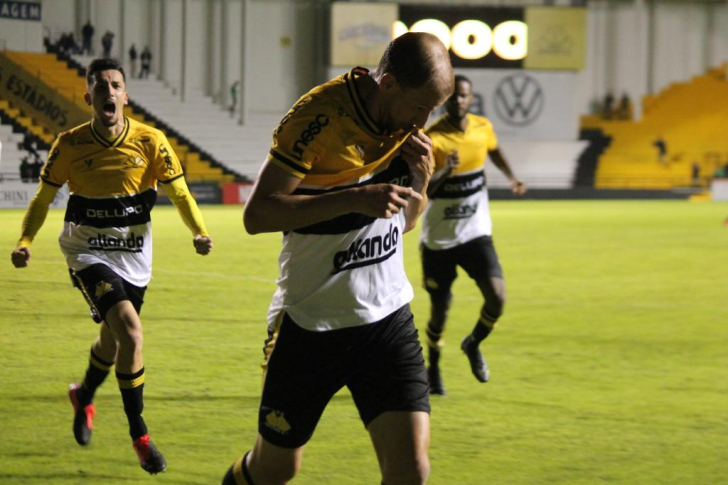 O Criciúma venceu o Atlético Catarinense na primeira etapa da competição. Foto: Celso da Luz/ Criciúma E. C.