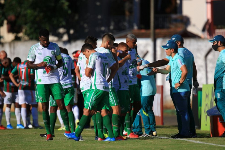 Filipe Mattos comandou a equipe na vitória por 2 x 0 contra o Concórdia (Foto: Marcio Cunha / ACF)