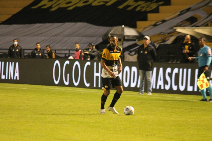 Hélder atuou 2.430 minutos na temporada (Foto: Celso da Luz / Criciúma EC)