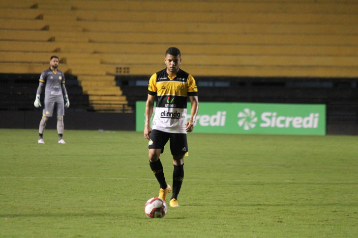 Pedrinho foi elogiado pelo técnico Paulo Baier, mas fez apenas dois jogos com o treinador (Foto: Celso da Luz / Criciúma EC)