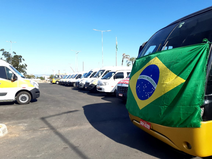 Em abril, trabalhadores do transporte escolar manifestaram-se na prefeitura (Foto: Arquivo / 4oito)