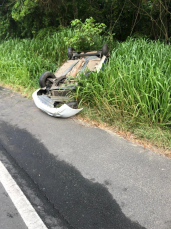 Notícia - Mulher capota carro em Criciúma