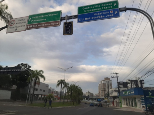 Notícia - Semáforos desligados causam transtorno na avenida Centenário