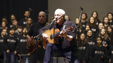 Notícia - Com Toquinho, criciumenses lançam versão coral de 