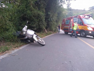 Notícia - Motociclista tem fraturas após colidir contra caminhão