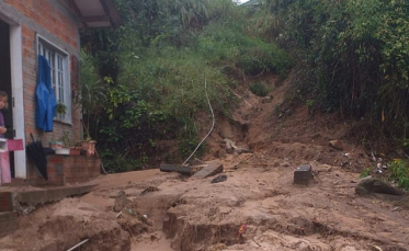 Notícia - Laguna tem pontos de alagamentos e comunidades com risco de deslizamentos