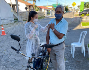 Notícia - Covid-19: Morro da Fumaça vacina 234 idosos de 66 e 67 anos de idade