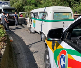 Notícia - Colisão deixa dois feridos na Serra do Rio do Rastro