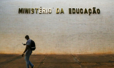 Notícia - Estudantes têm até dezembro para renegociar dívidas do Fies 