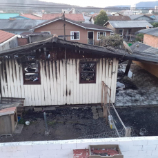 Notícia - Em Urubici, incêndio atinge residência e idosa tem 70% do corpo queimado