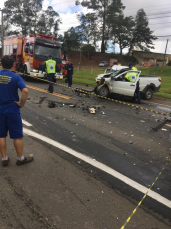 Notícia - Motorista fica preso às ferragens após acidente envolvendo carro e caminhão