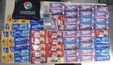 Notícia - Casal furta 55 barras de chocolate em supermercado de Criciúma