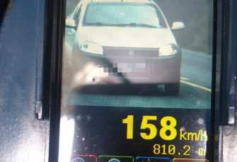 Notícia - Motorista é flagrado a 158 km/h na Serra