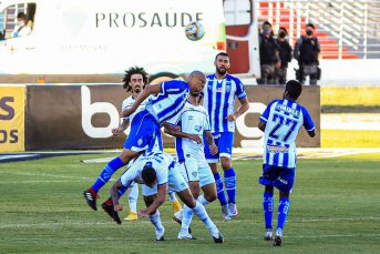 Notícia - Jogador Valdívia joga 45 minutos infectado com coronavírus