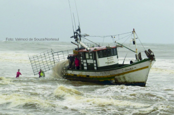 Notícia - Mais um pescador perde a vida na entrada da Barra em Passo de Torres