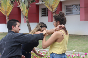 Notícia - Mulheres descobrem a própria força em aula de defesa pessoal na La Moda