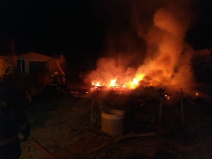 Notícia - Casa é completamente destruída por incêndio em Jacinto Machado