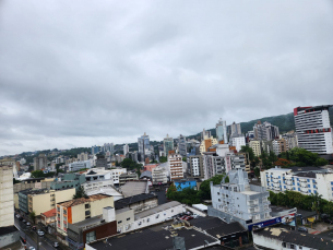 Notícia - ((Áudio)) Aumento da sensação de calor e pancada de chuva para esta quinta-feira 