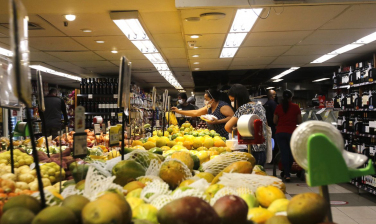 Notícia - CNC aponta melhorias no mercado de trabalho e retomada no consumo