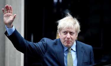 Notícia - Em mensagem de vídeo, Boris Johnson diz que médicos salvaram sua vida