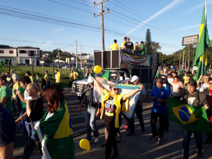 Notícia - Para a PM, 3 mil na caminhada pró-Bolsonaro 