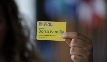 Notícia - Famílias do Bolsa Família vão receber alerta contra trabalho infantil