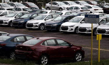 Notícia - Vendas de automóveis têm queda de 31% em julho