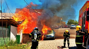 Notícia - Mãe atira filhos pela janela para salvá-los de incêndio