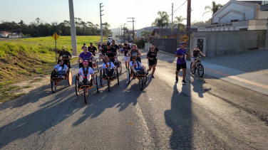 Notícia - Pessoas com deficiência vivem a experiência de uma corrida de rua em Cocal do Sul 