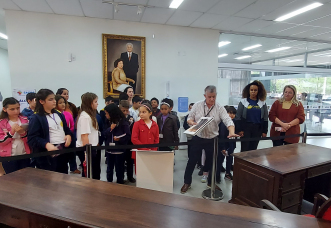 Notícia - Içara: Balé e dança étnica encantam estudantes em visita à Galeria de Artes Caio Borges