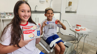 Notícia - Colgate é a parceira de outubro da campanha SuperAção