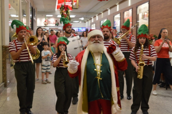 Notícia - Chegada do Papai Noel abre temporada natalina no Shopping Della